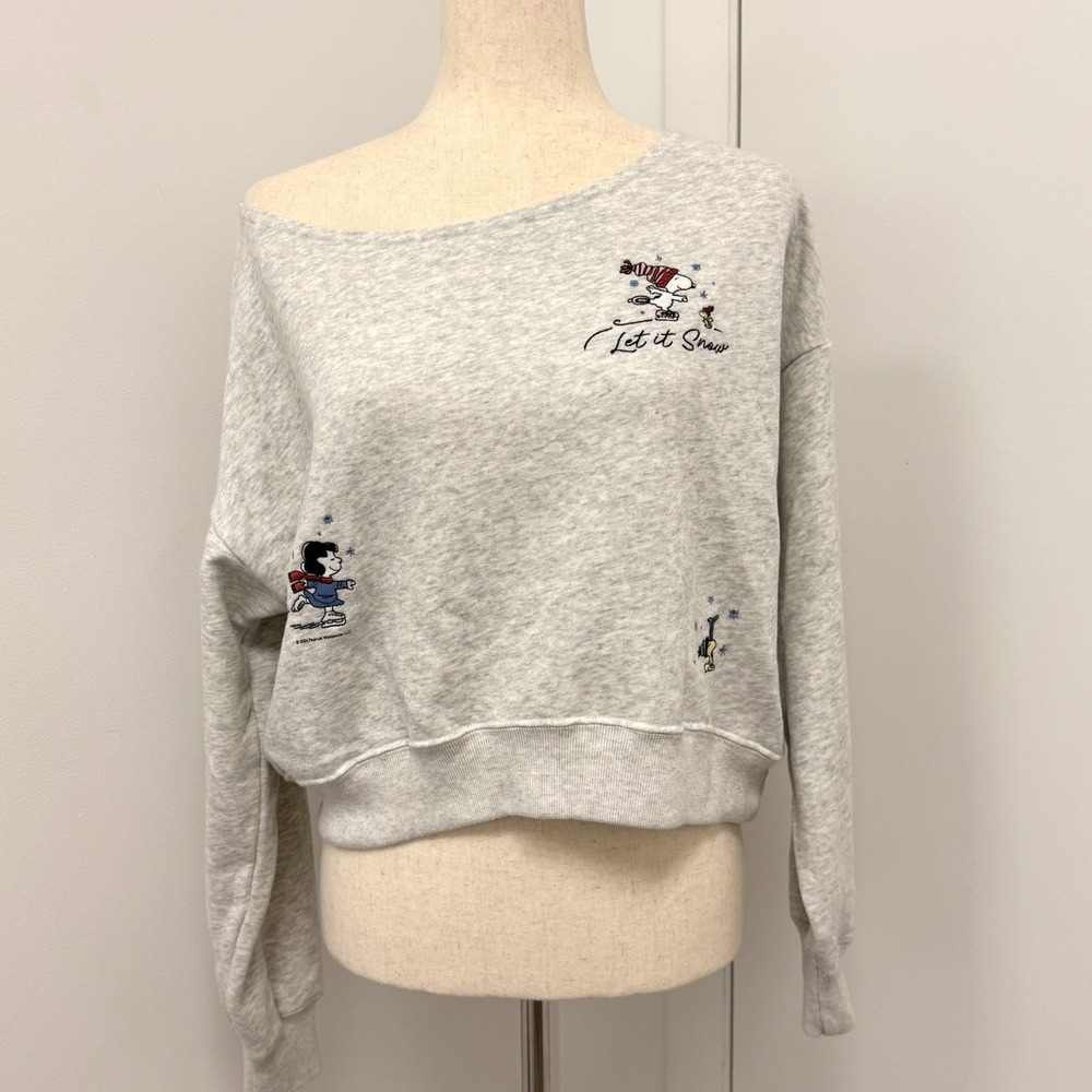Hollister Oversized Cropped Sweatshirt Size XS Peanuts Snoopy Holiday Soft Cozy